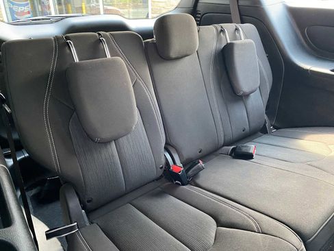 Used 2021 Chrysler Pacifica Touring w/ Uconnect Theater Family Group AWD/4WD image 36