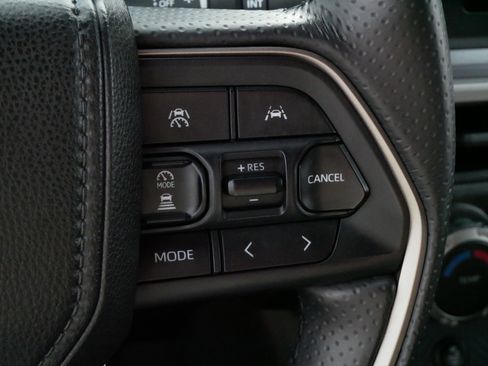 Used 2025 Toyota 4Runner SR5 AWD/4WD image 27