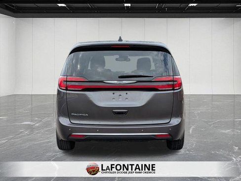Certified 2023 Chrysler Pacifica Touring-L FWD image 6