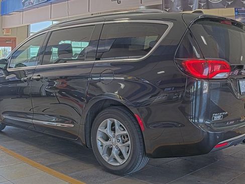 Used 2019 Chrysler Pacifica Touring-L Plus image 5