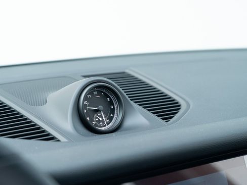 New 2026 Porsche Macan image 24