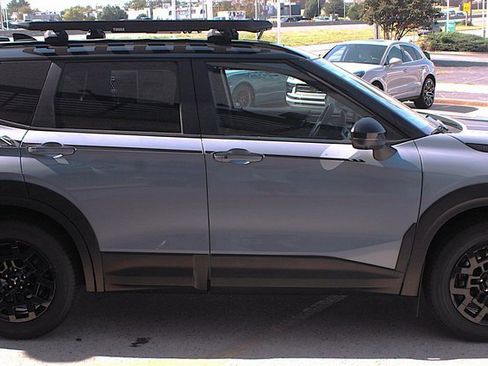 New 2025 Mitsubishi Outlander SE image 7