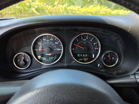 Used 2015 Jeep Wrangler Sport w/ Quick Order Package 24S AWD/4WD image 16