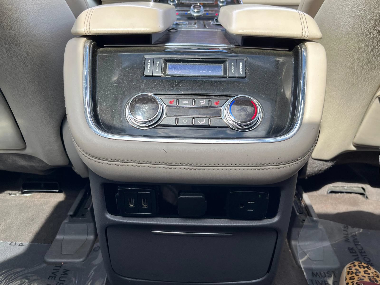 Used 2020 Lincoln Navigator Reserve w/ Luxury Package RWD image 26