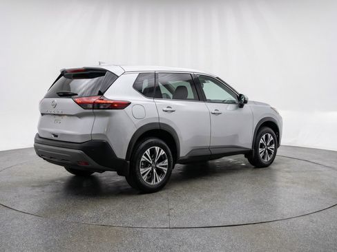 Used 2025 Nissan Rogue SV image 6