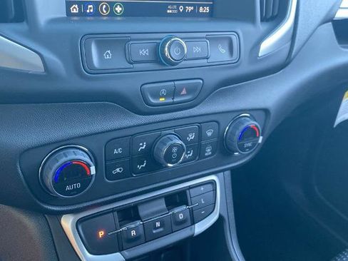 Used 2024 GMC Terrain SLE w/ Driver Convenience Package image 9