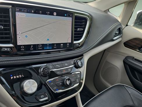 Used 2023 Chrysler Pacifica Limited image 20