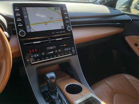 Used 2020 Toyota Avalon Limited image 20