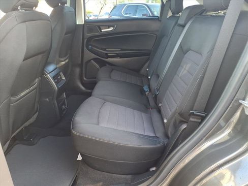 Used 2020 Ford Edge SE image 17