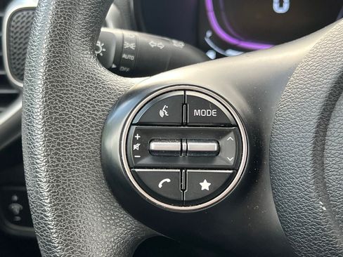 Used 2025 Kia Soul LX w/ LX Technology Package FWD image 24
