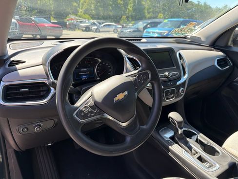 Used 2024 Chevrolet Equinox LS w/ LS Convenience Package FWD image 8