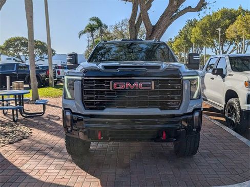 Used 2024 GMC Sierra 2500 AT4X image 2