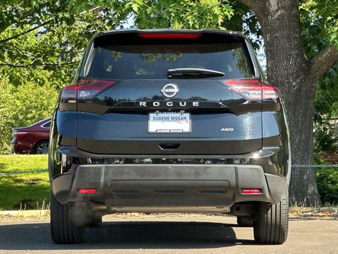 Used 2025 Nissan Rogue SV AWD/4WD image 7
