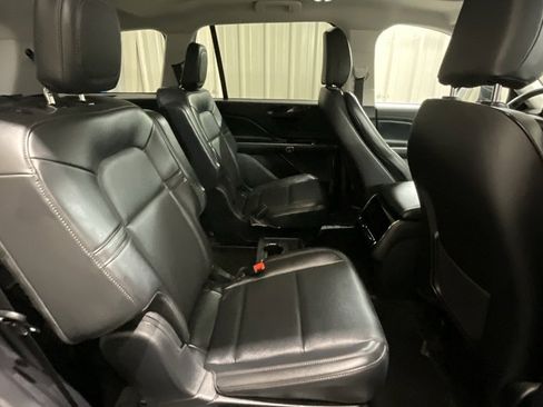 Used 2025 Lincoln Aviator Premiere image 14
