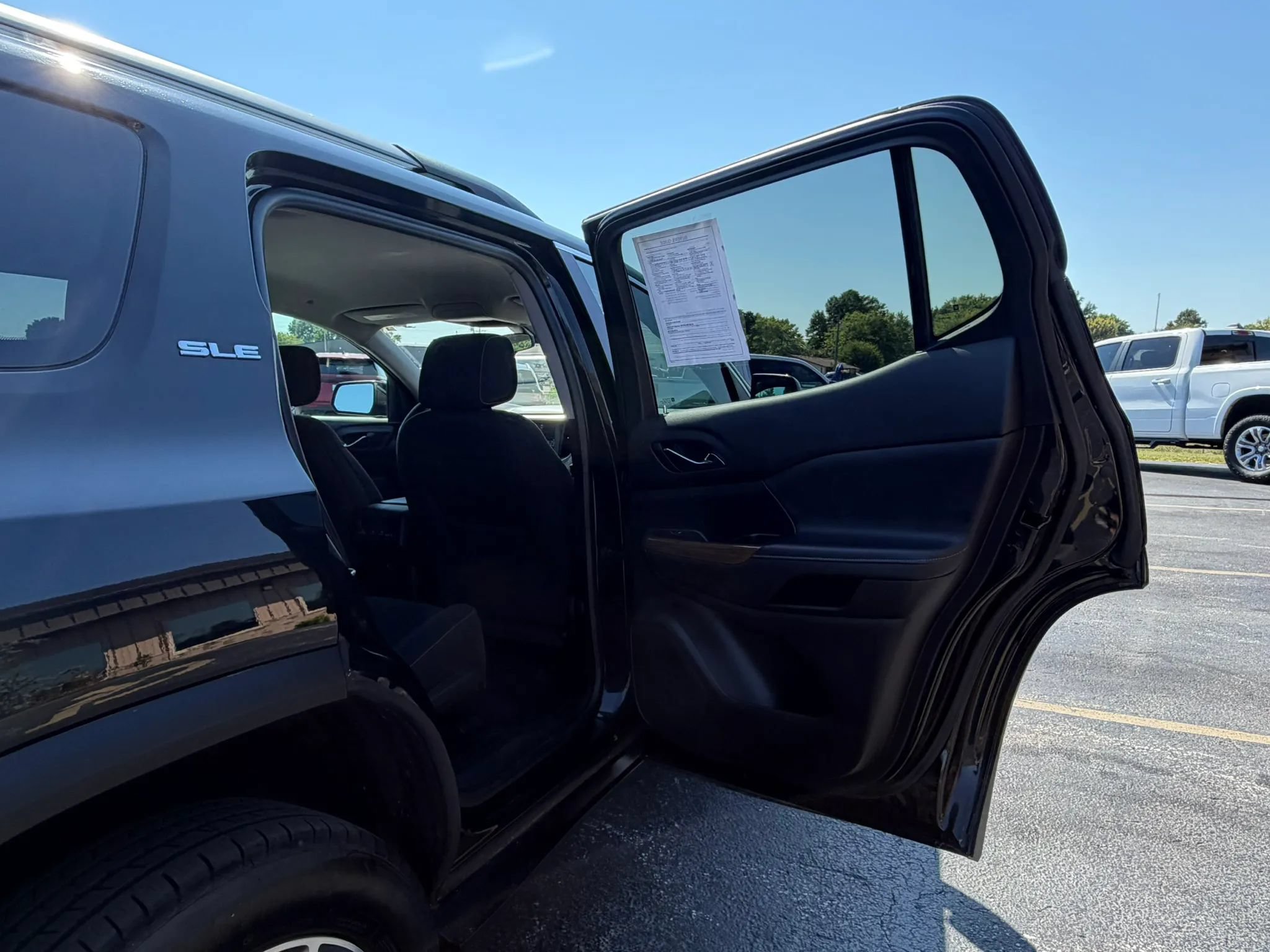 Used 2019 GMC Acadia SLE FWD image 30