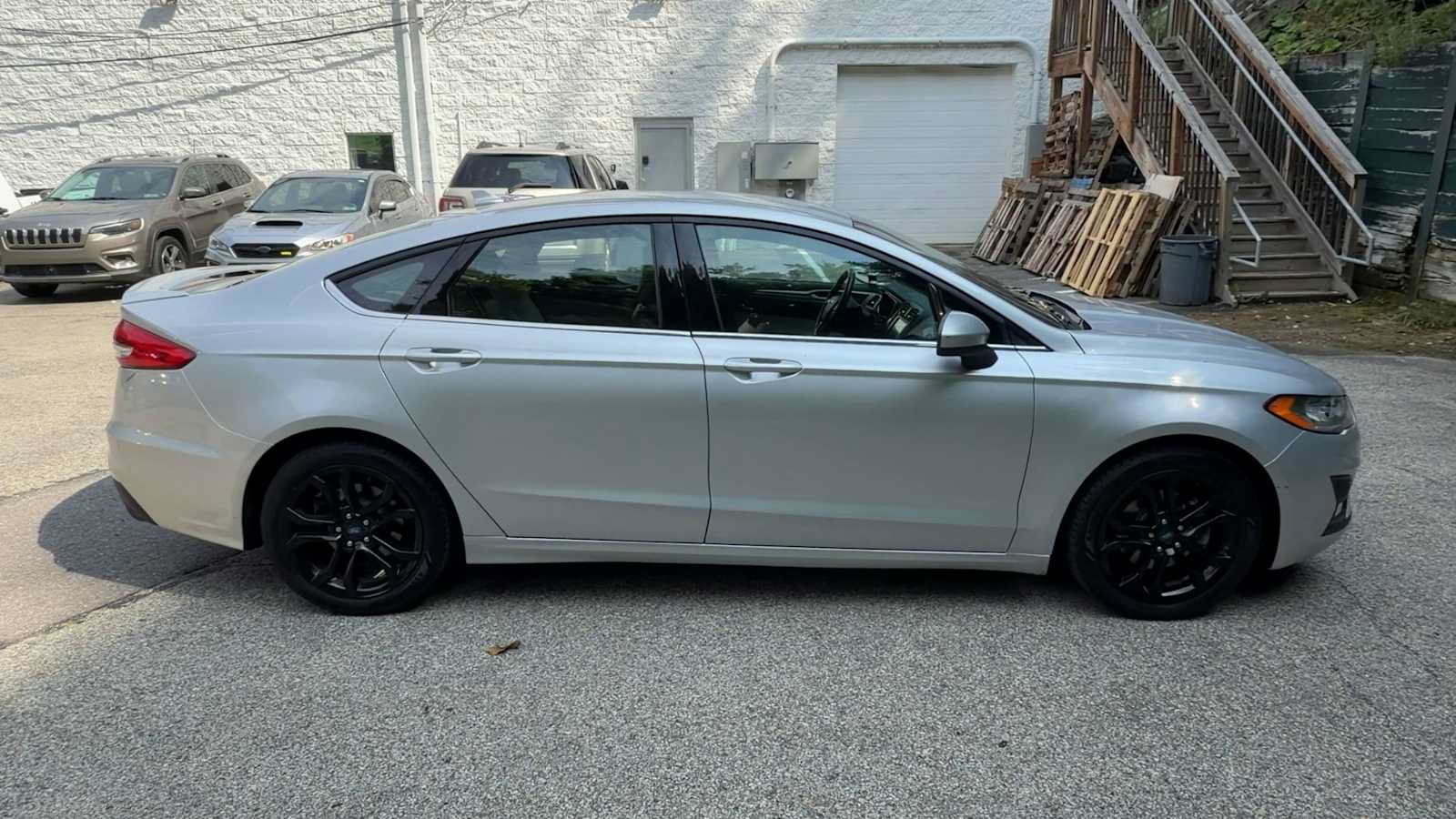Used 2019 Ford Fusion SE w/ Equipment Group 151A FWD image 9