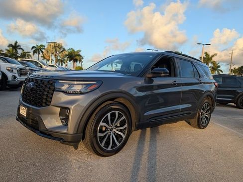 Used 2025 Ford Explorer ST-Line w/ Premium Package image 3