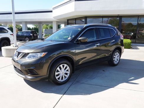 Used 2016 Nissan Rogue S w/ Appearance Package image 4