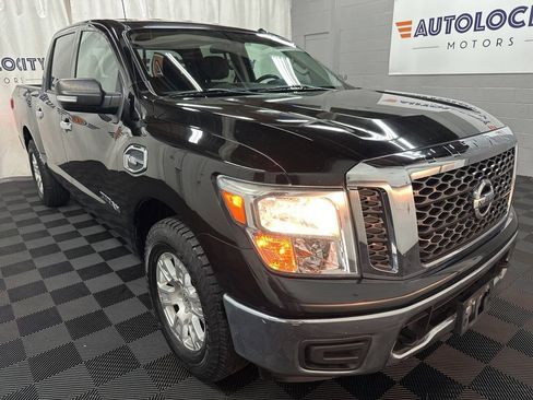 Used 2017 Nissan Titan SV image 2