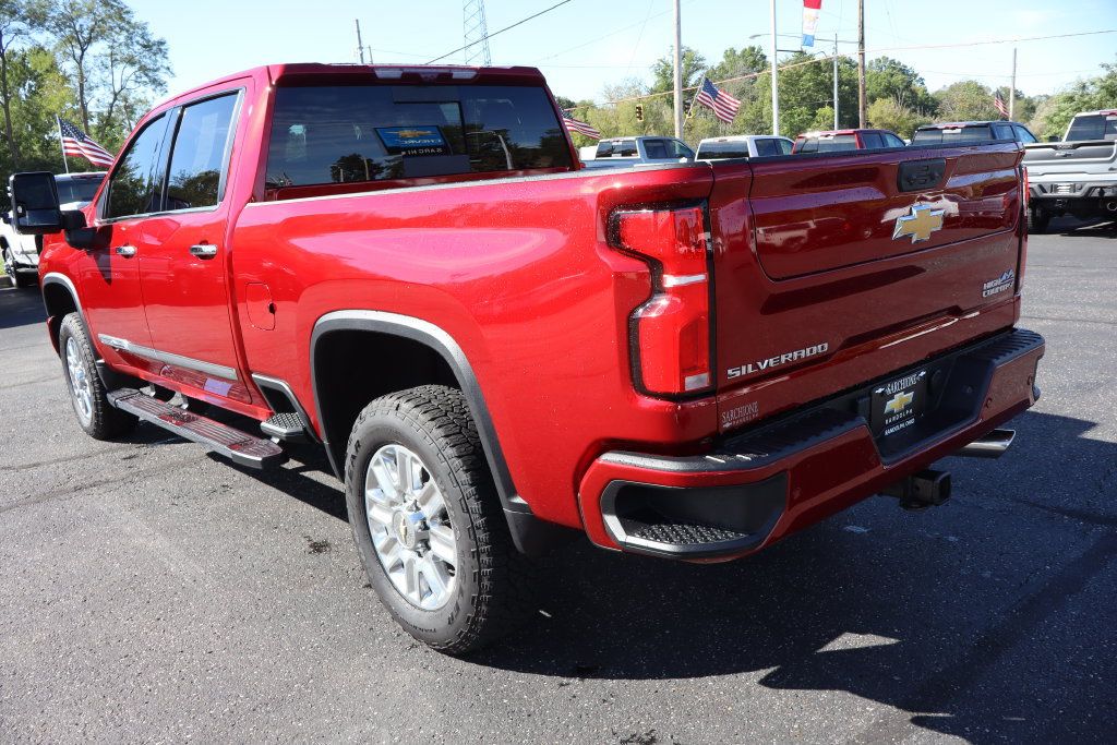 Used 2025 Chevrolet Silverado 3500 High Country w/ Technology Package AWD/4WD image 3