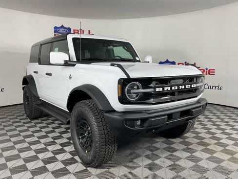 New 2026 Ford Bronco Outer Banks w/ Sasquatch Package AWD/4WD image 1