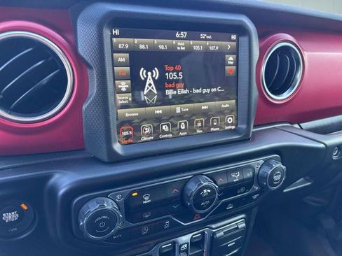 Used 2022 Jeep Wrangler Unlimited Rubicon w/ LED Lighting Group AWD/4WD image 21