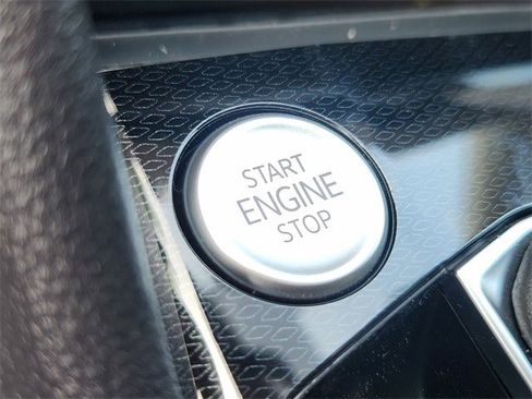 New 2025 Volkswagen Taos SE image 20