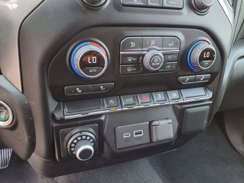 Used 2022 Chevrolet Silverado 1500 RST image 11