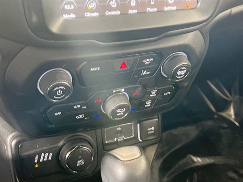 Used 2022 Jeep Renegade Limited w/ Sun, Sound & Wheels Group AWD/4WD image 16