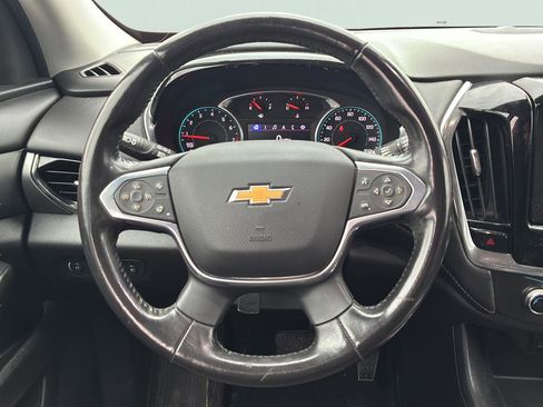 Used 2021 Chevrolet Traverse LT image 19