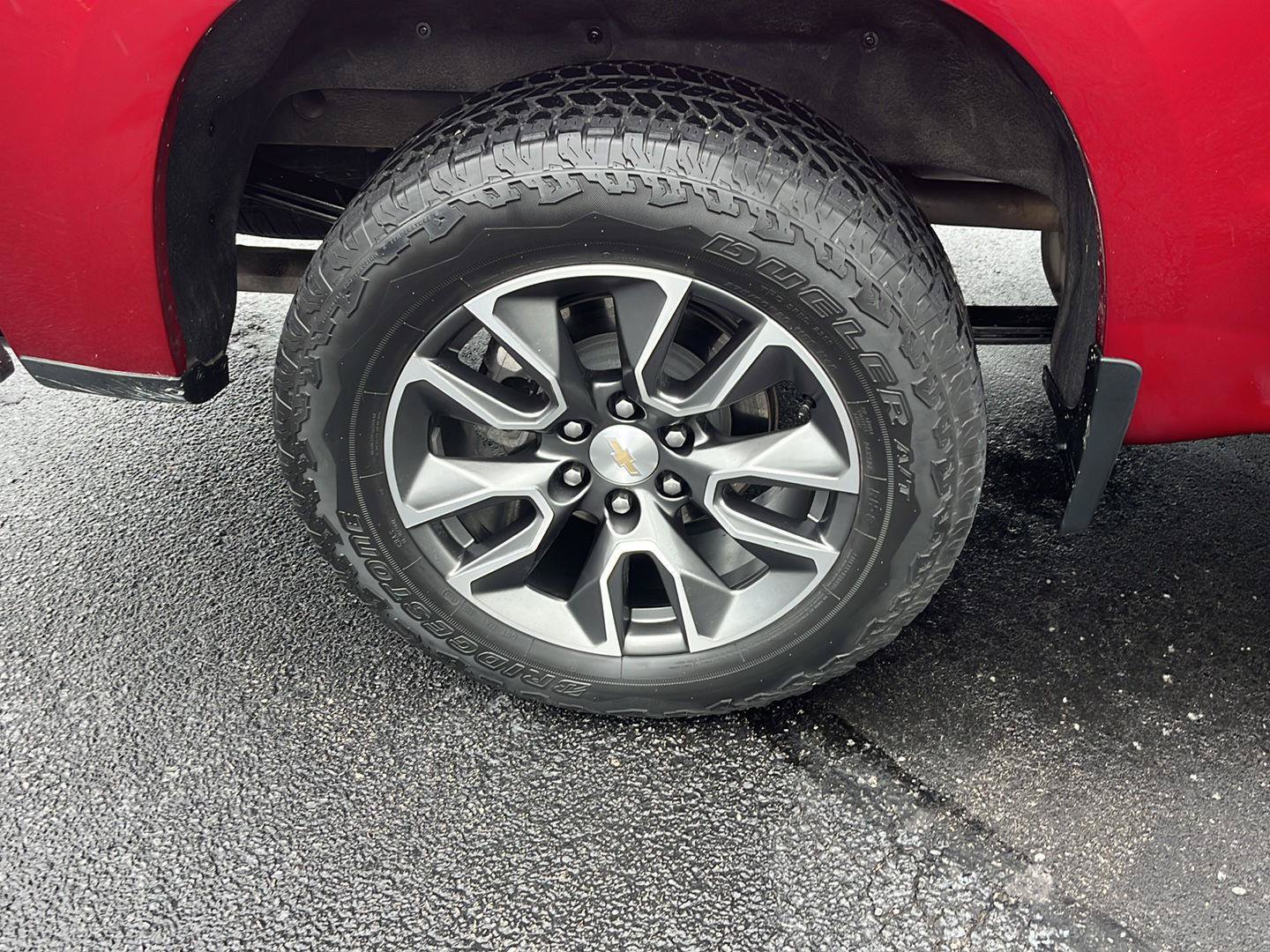 Used 2024 Chevrolet Silverado 1500 LT AWD/4WD image 33
