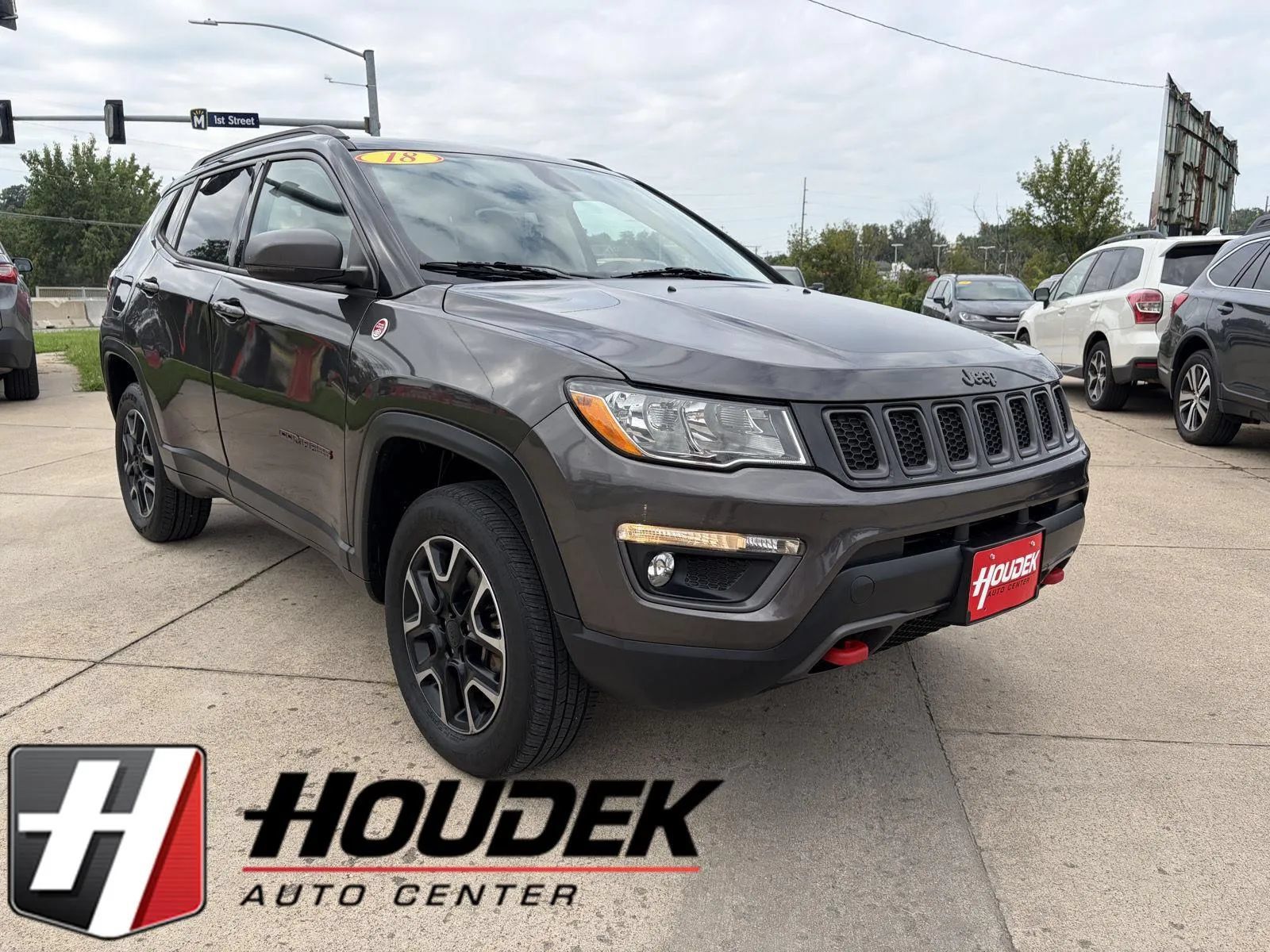 Used 2018 Jeep Compass Trailhawk w/ Leather Interior Group AWD/4WD image 1