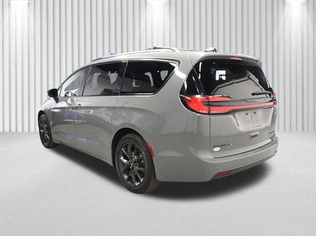 Certified 2025 Chrysler Pacifica Limited FWD image 5