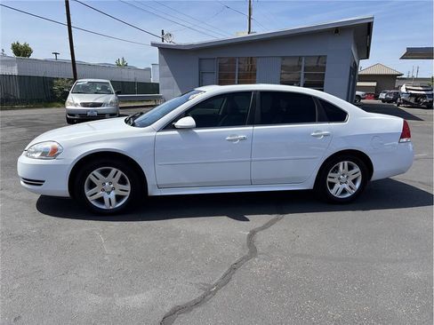 Used 2015 Chevrolet Impala LT w/ LT Sunroof Package FWD image 2