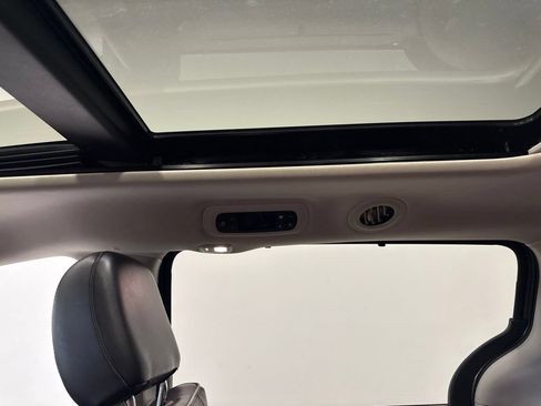 Used 2020 Chrysler Pacifica Limited FWD image 32