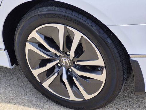 Used 2020 Honda Accord Touring image 7