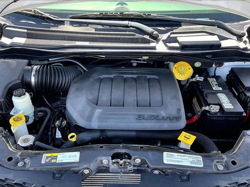 Used 2019 Dodge Grand Caravan SXT FWD image 7