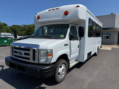 Used 2012 Ford E-450 and Econoline 450 Super Duty w/ Shuttle Bus Prep Pkg RWD image 1