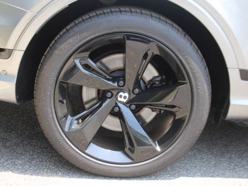 Used 2021 Bentley Bentayga image 16