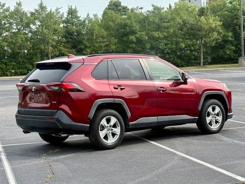 Used 2019 Toyota RAV4 XLE FWD image 8