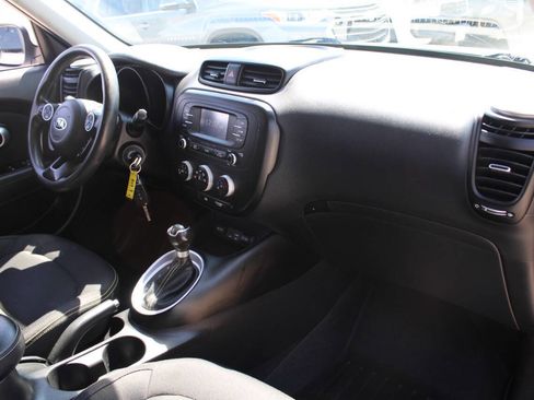 Used 2016 Kia Soul + FWD image 13