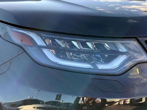 Used 2020 Land Rover Discovery HSE image 25