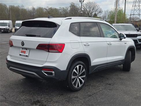 Used 2024 Volkswagen Taos SE FWD image 11