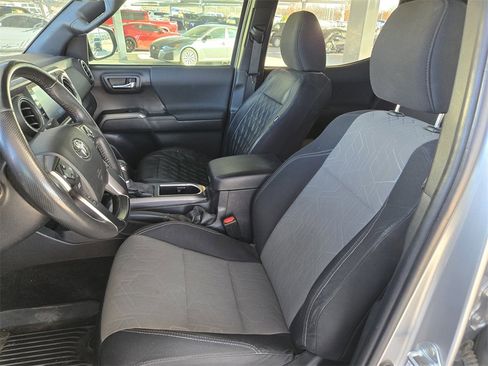 Used 2022 Toyota Tacoma TRD Off-Road image 26