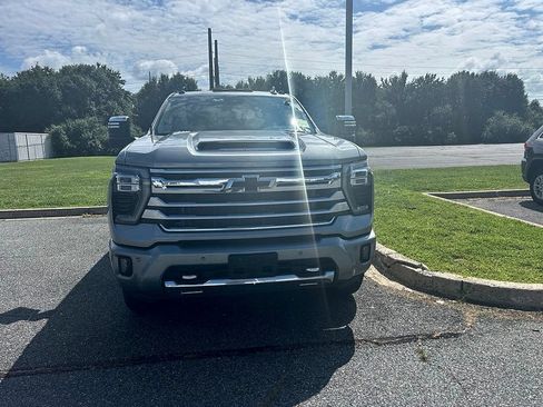 Used 2025 Chevrolet Silverado 2500 High Country w/ Technology Package AWD/4WD image 2