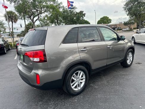 Used 2015 Kia Sorento LX image 9