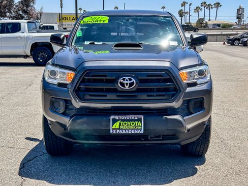 Used 2017 Toyota Tacoma SR w/ SR Convenience Package RWD image 2