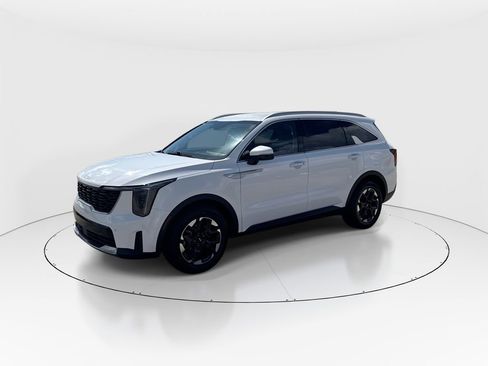 Used 2024 Kia Sorento S image 4