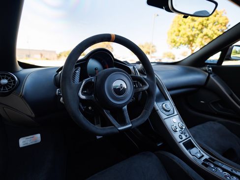 Used 2016 McLaren 675LT Spider image 44