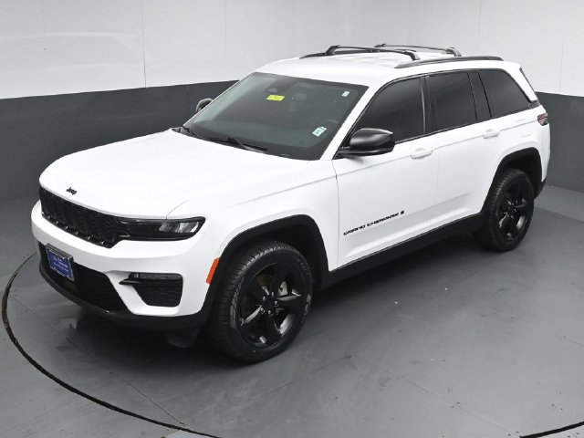 Used 2023 Jeep Grand Cherokee Limited w/ Black Appearance Package AWD/4WD image 46